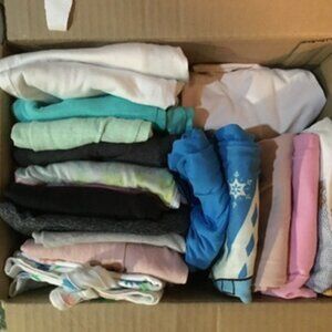 Box of mixed Girls clothing ** size small**
